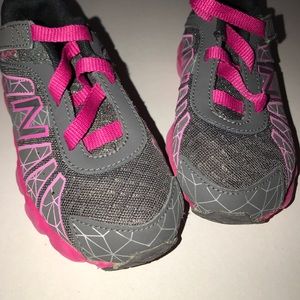 Little girls new balance tennis shoes